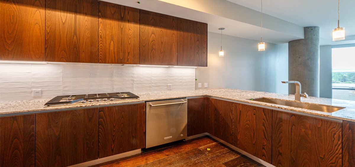 Kitchen, Faucets, and Cabinets, Lakehouse